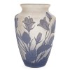 Vase. Überfangglas mit blauem Glockenblumendekor. Bez. Gallé. H. 12 cm.