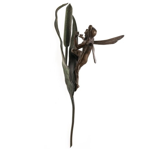Briefbeschwerer. Bronze, tw. grün patiniert. Psyche auf Blattstängel. H. 7,5 cm, L. 24 cm.