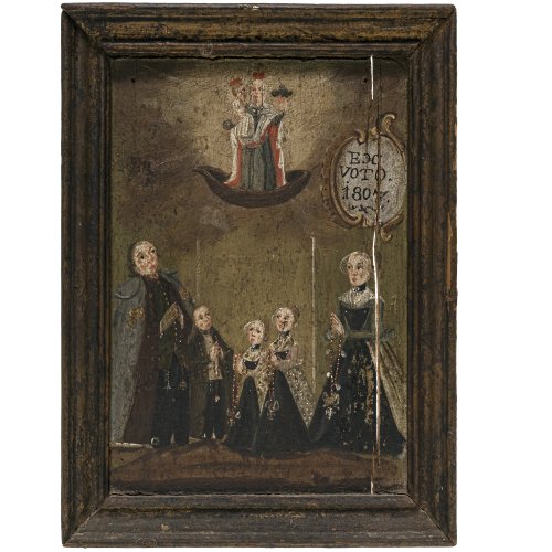 Votivtafel. Votantenfamilie mit drei Kindern, im Himmel Gnadenmaria mit Jesuskind. Holztafel mit Riss. 22 x 15 cm.