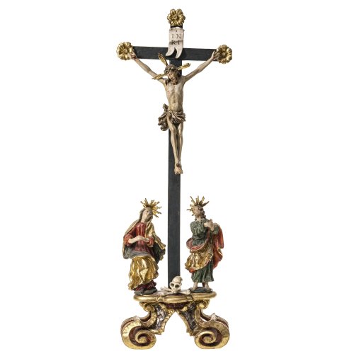 Standkreuz. Holz, übergangene Farbfassung, auf Rocaillesockel. H. 67 cm.