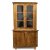 Eckvitrine. Österreich, 19. Jh. Birke geflammt. H. 198,5 cm. Breite 118 cm, Schenkeltiefe 82 cm.