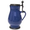 Kleiner Birnkrug. Kröning. Kobaltblaue Glasur, mit Zinndeckel. H. 23 cm.