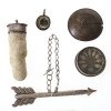 19. Jh. Ein Döschen mit Reliquien, ein Amulett aus Quarz, ein Pfeil zum Aufschrauben und eine 