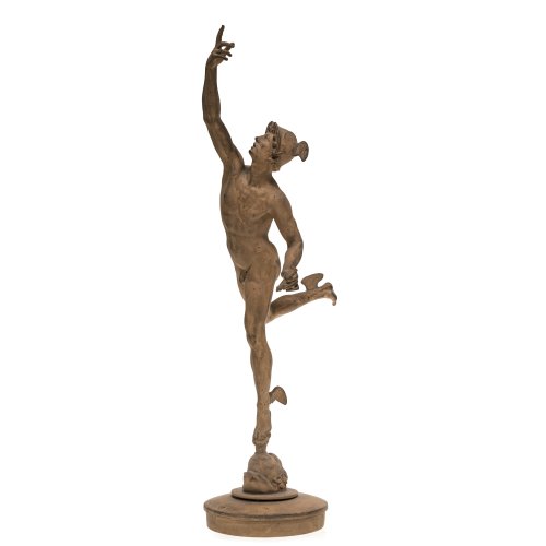 Italien. Ton. Figur des Götterboten Hermes. Im Stil der Renaissance, nach einem Modell von Gianbologna. Unten am Sockel PP. Gestufter Zylindersockel. H. 86 cm. Minim. best.