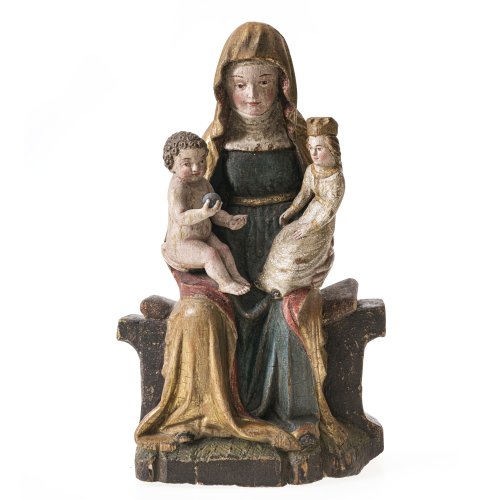 Anna selbdritt. Holz, besch. übergangene Farbfassung. H. 47,5 cm.