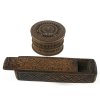 Alpenländisch, 19. Jh. Dose durchbrochen und Griffelschachtel. ø11,5 und L. 22,5 cm.