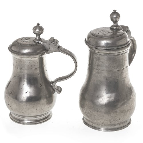 Zwei Deckelkrüge. Deutschland bzw. Elsaß. Zinn. H. 18 - 21 cm.