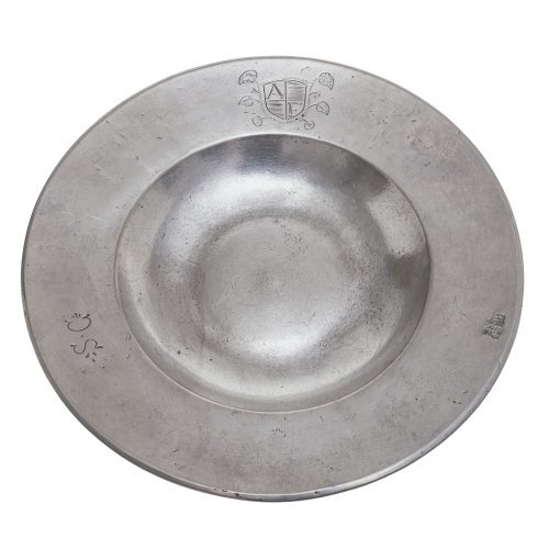 Zinnteller. ø 21,5 cm. Leichte Kratzspuren. Georg Lehrl, Salzburg.