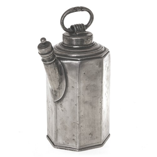 Tüllenkanne. Zinn. Ungemarkt. H. 25 cm.
