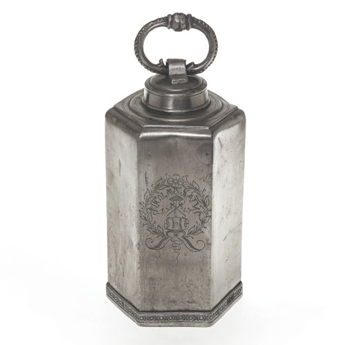Schraubflasche mit Zunftzeichen. Zinn. H. 27 cm. Ungemarkt.