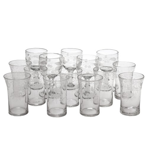Vierzehn Gläser, für Wein und Wasser. Farbloses Glas, geschliffen. 9,5 - 11,5 cm.