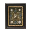 Klosterarbeit. Süddt., 19. Jh. Mittig Nepomukszunge aus Wachs. Umgeben von vier Reliefmedaillons. 20 x 16,5 cm. Alterungsspuren, Sprung im Glas.