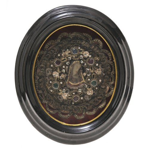 Klosterarbeit. Bayern, 19. Jh. Wachsmedaillon der Mutter Gottes. 28 x 24 cm. Rep., Alterungsspuren.