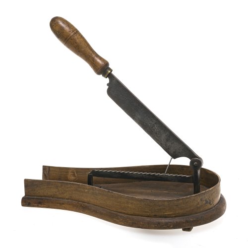 Anfang 20. Jh. Zuckerschneider. Holz/Metall. L. ca. 34 cm. Besch.
