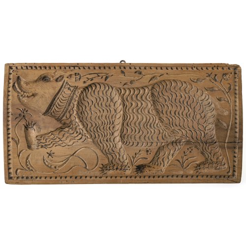 Backmodel. Schweiz, 18. Jh. Schreitender Bär mit Blumendekor. Holz geschnitzt. 20 x 38,5 cm. Best.
