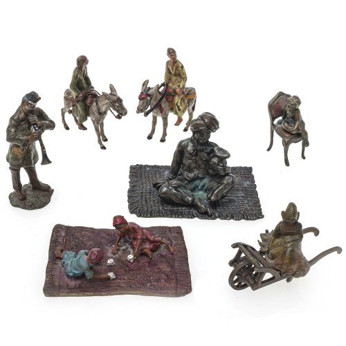 Ein Konvolut Wiener Bronzen. Sieben Darstellungen des Alltags. Patina, teilw. farbig bemalt.  L. 2,5-7,5 cm. Gebrauchsspuren.