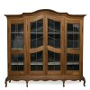 Lothringen, 19. Jh. Vitrine. Eiche furniert. 241 x 247,5 x 52 cm. Rest.