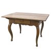 Kleiner Beistelltisch. Eine Schublade. Eiche furniert. 69,5 x 112 x 77 cm.