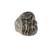 Faller, Max (zugeschrieben). Ein Ring. Religiöses Motiv. Weißmetall, versilbert. Alterungsspuren. Ringgröße 66.