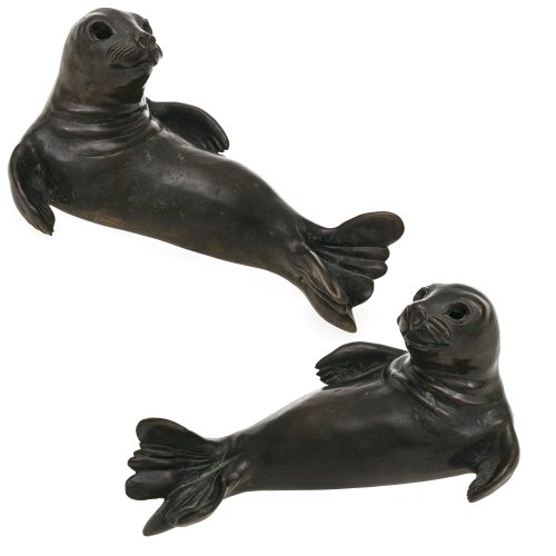 20. Jh. Bronze, gehöhlt, patiniert. Großer und kleiner Seehund. Monogr. 