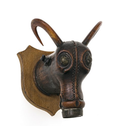 19./20. Jh. Halterung für einen Pfeifenkopf in animalischer Ausarbeitung. Holz geschnitzt. Ca. 15 x 10,5 cm. Alterungsspuren.