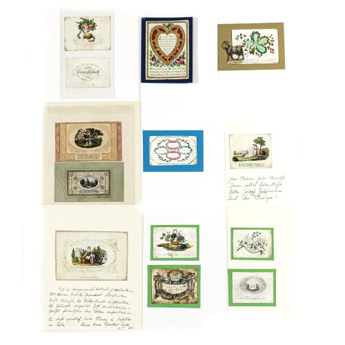 Konvolut von Neun Freundschafts- und Glückwunschkarten.
Deutsch, 19. Jh., Kolorierte Stiche, Prägedruck, versch. Materialien und Größen.