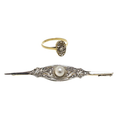 Brosche mit Perlenbesatz und Diamantsplittern und Ring.