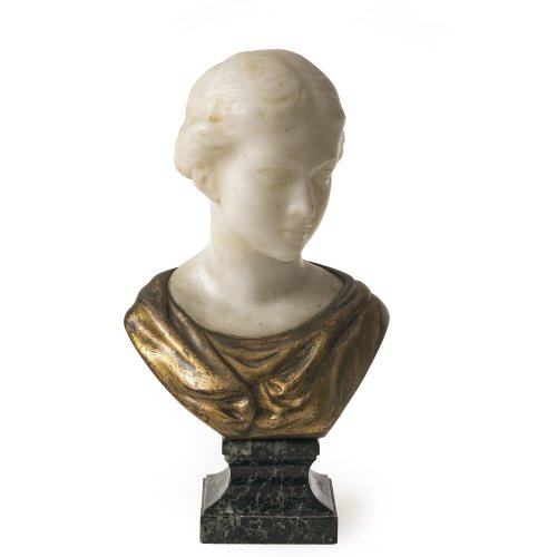 Kleine Marmorbüste. Frankreich, wohl 19. Jh. Marmorbüste auf Bronze vergoldet. H. insges. 25,5 cm. Rücks. eingraviert 