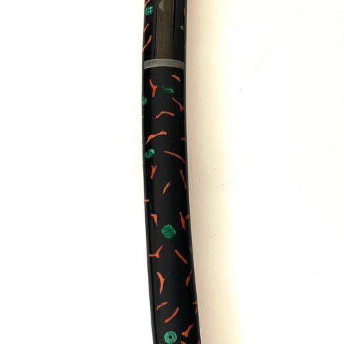 Wakizashi. Japan. Besch. Saya mit Malachit und Rotlack intarsiert. L. 60 cm, Klinge 39,5 cm.