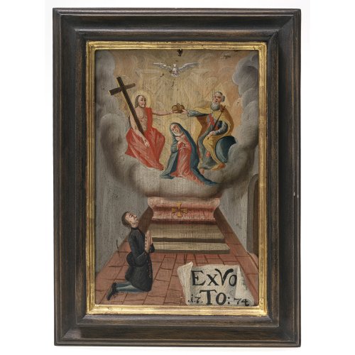 Votivtafel. Bayern, 18. Jh. Ex-Voto. Gnadenhilfe durch die Heilige Dreifaltigkeit. Dat. 1774. Öl/Holz. 32 x 21 cm. Alterungsspuren.