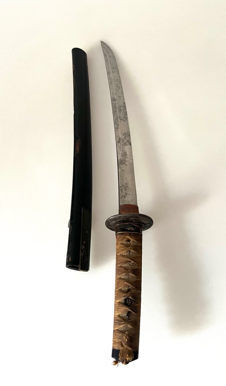 Wakizashi. Japan. Saya besch., Tsuba nicht zugehörig. Same besch. Hauptbild zu Objekt, Wakizashi. Japan. Saya besch., Tsuba nicht zugehörig. Same besch.,