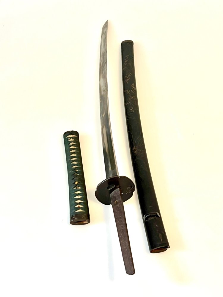 Katana. Japan, Saya Lack besch. L. 90 cm. Hauptbild zu Objekt, Katana. Japan, Saya Lack besch. L. 90 cm.,