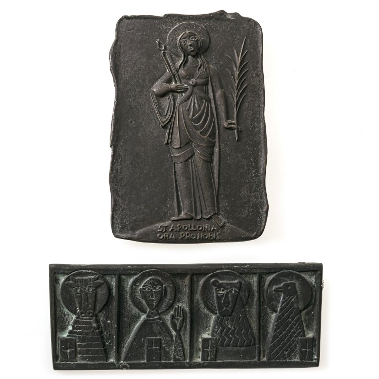 Reidel, Karl. Zwei Bronzeplaketten. Darstellung der Heiligen Apollonia und der vier Evangelisten. Sign. 17,5 x 11,5 cm und 7,5 x 19,7 cm. Patina. Hauptbild zu Objekt, Reidel, Karl. Zwei Bronzeplaketten. Darstellung der Heiligen Apollonia und der vier Evangelisten. Sign. 17,5 x 11,5 cm und 7,5 x 19,7 cm. Patina., Karl Reidel,