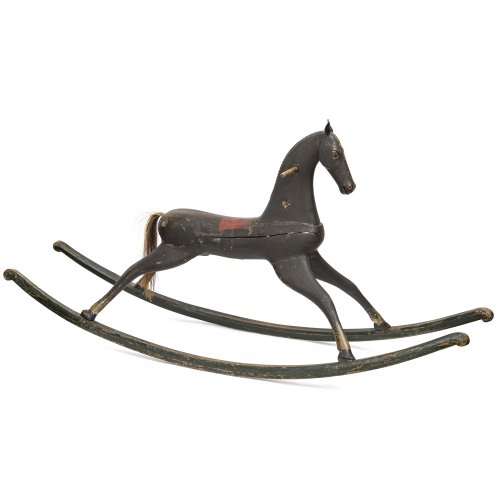 Schaukelpferd. Holz. aus Schlossbesitz. Bayern, 19. Jh. Gebrauchsspuren. H. 81 cm, L. 170 cm.