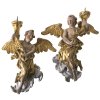 Götsch, Joseph, Werkstatt. 18. Jh. Zwei Leuchterengel, Holz, übergangene Inkarnat- und Goldfassung. H. jew. ca. 44 cm.  Besch., Flügel gebrochen, rep.