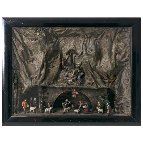 Erzgebirge, 19. Jh. Kastenkrippe. Holz, Papier, Modelliermasse (?), Naturalien und Glimmer. Auf zwei Ebenen, u.a. Anbetung der Hirten und Hl. Drei Könige. Front verglaster Kasten. Leicht besch. Kasten 47 x 62 x 15 cm, Rahmenmaß 55,5 x 71 cm.
