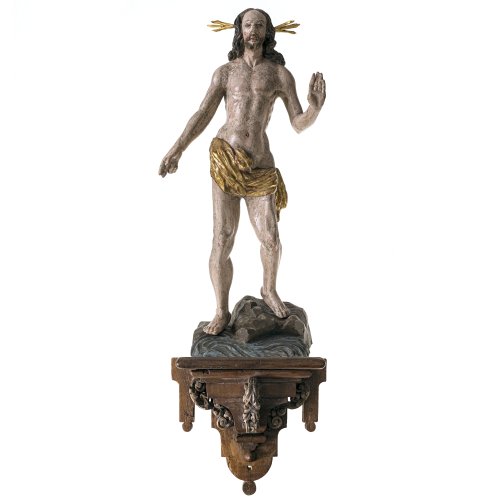 Christus nach der Taufe im Jordan. Süddeutsch, 18. Jh. Holz, übergangene Farbfassung. Rest., best., Daumen und teilw. Strahlenkranz fehlend. H. 48 cm. Neuzeitliche Konsole, H. 22 cm.
