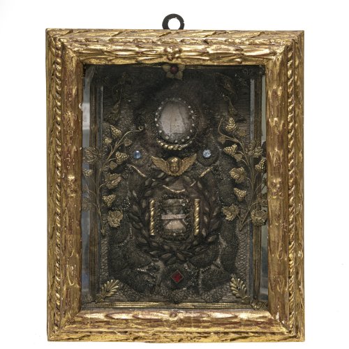 Kastenbild mit Reliquie. Italien. Rahmen mit Spiegelglaseinlagen. Frontglas leicht besch., rest. 29 x 22 cm.