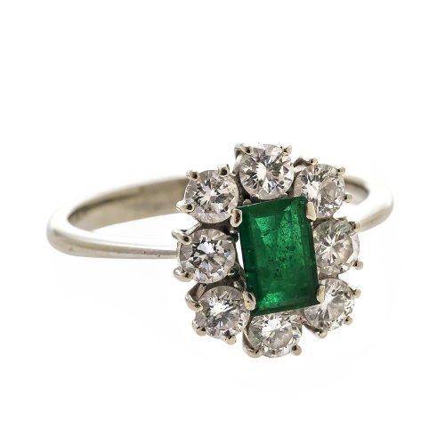 Ring. Smaragd- und Brillantbesatz. WG. Min. best.