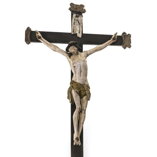 Christus am Kreuz. Gröden. Holz, Farbfassung. Alterungsspuren, Kreuzbalkenenden besch. H. 67 cm.