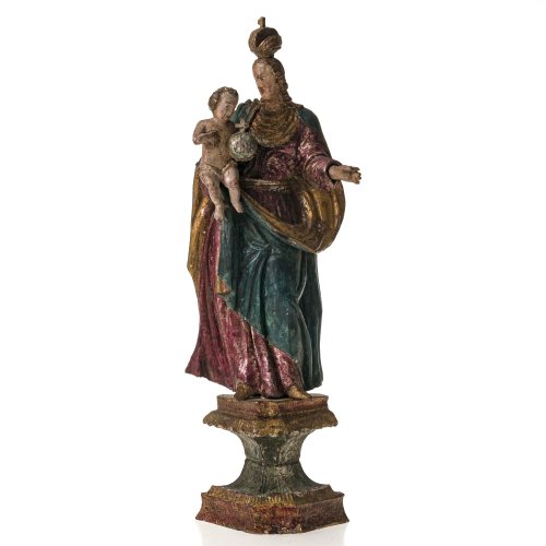Maria mit dem Jesuskind. Holz, übergangene, farbige Lüsterfassung. Süddeutsch. Besch., rest. H. 33,5 cm.