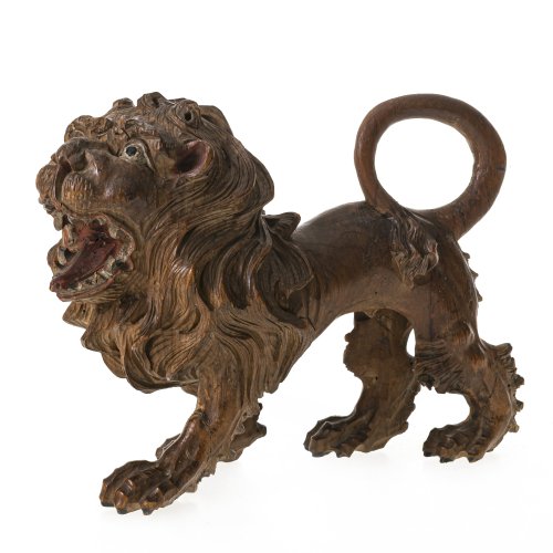 Löwe. Holz, partiell bemalt. Gröden. Min. rep., Riss H. 14 cm.