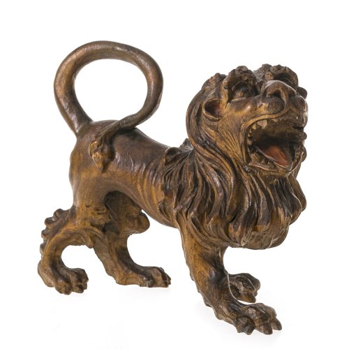 Löwe. Holz, partiell bemalt. Gröden. Min. rep. H. 14 cm.