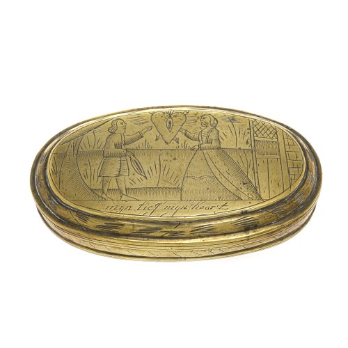 Dose. Messing, Gravurdekor. Holland.  L. 12,5 cm.