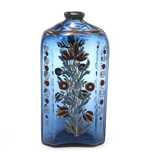 Schnapsflasche. Alpenländisch. Blaues Glas mit floraler Emailmalerei. Deckel und Verschluss fehlen. H. 16,5 cm. Alterungs- und Gebrauchsspuren.