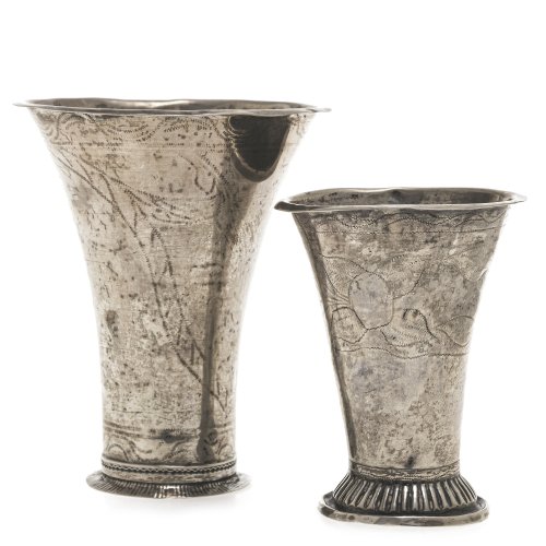 Zwei Becher. Silber. Gemarkt. Best. H. 8-10 cm.