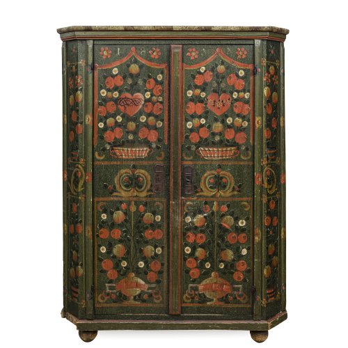 Bauernschrank. Bad Tölz. Farbig bemalt. Ein Leistenteil lose, besch., rest. 160 x 119 x 44 cm.