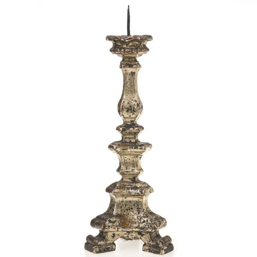 Altarleuchter. Holz, Silberfassung. Besch., rep. H. 45 cm.
