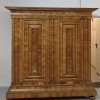 Wellenschrank. Frankfurt, 18. Jh. Nussbaum, furniert. 208 x 180 x 66 cm.