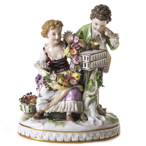 Thüringen, 1. H. 20. Jh. Aelteste Volkstedter Porzellanmanufaktur. Weißporzellan, farbige Aufglasurmalerei. Darstellung der Allegorie des Frühlings. Unterseitig blaue Unterglasurmarke. Blüten teilw. bestoßen, ein Brandriss, Abrieb.